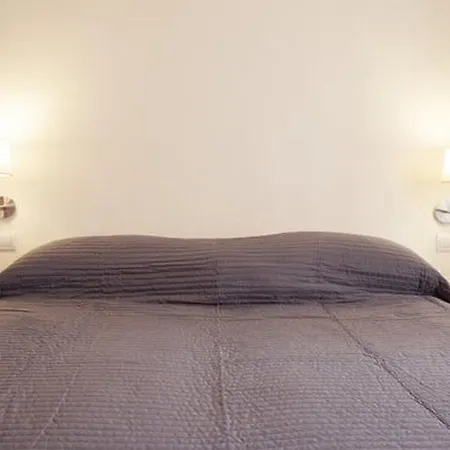 Montmartre Abbesses-artist Village